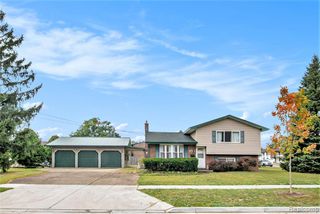 1001 Worchester Drive, Fenton, MI 48430
