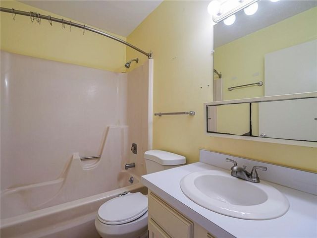 76 Royal Oak Drive 104, Vero Beach, FL 32962