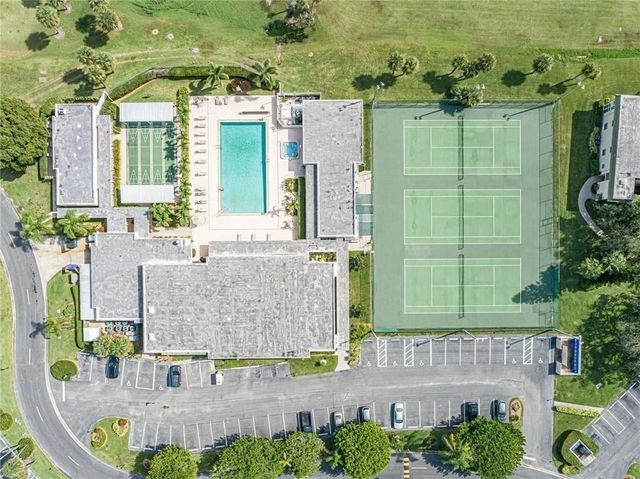 76 Royal Oak Drive 104, Vero Beach, FL 32962