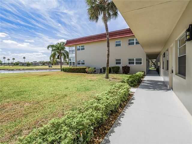 76 Royal Oak Drive 104, Vero Beach, FL 32962