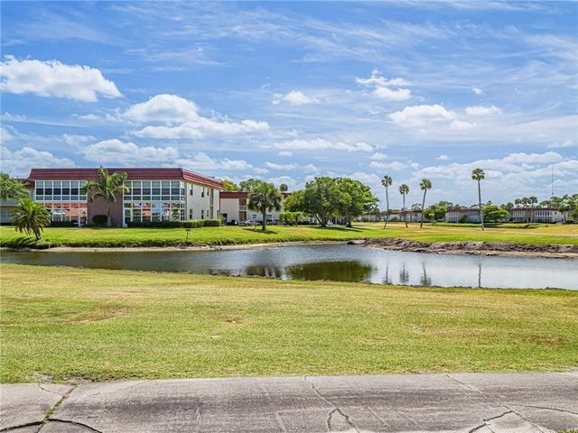 76 Royal Oak Drive 104, Vero Beach, FL 32962