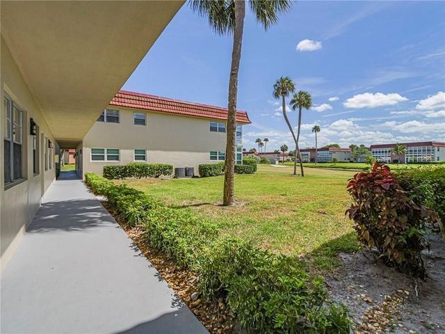 76 Royal Oak Drive 104, Vero Beach, FL 32962