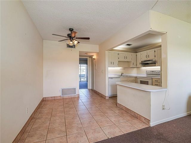 76 Royal Oak Drive 104, Vero Beach, FL 32962