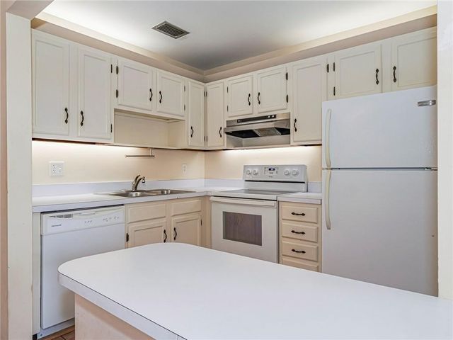 76 Royal Oak Drive 104, Vero Beach, FL 32962