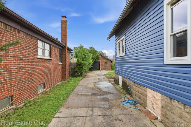 7236 Winthrop Street, Detroit, MI 48228