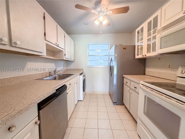 400 SW Golfview Ter 112, Boynton Beach, FL 33426