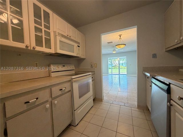 400 SW Golfview Ter 112, Boynton Beach, FL 33426