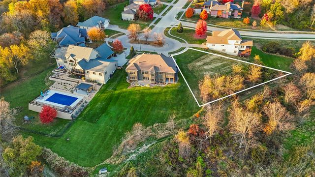 235 Auburn East Ln, Coralville, IA 52241