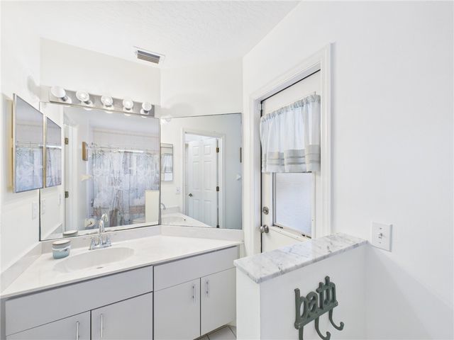 913 Starflower Avenue, Sebastian, FL 32958