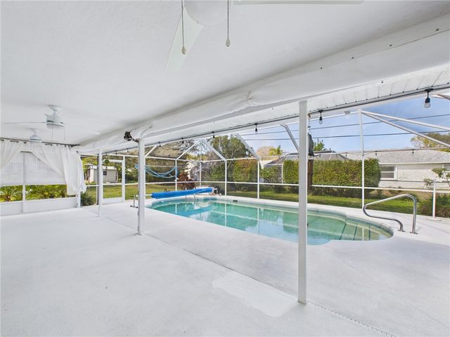 913 Starflower Avenue, Sebastian, FL 32958