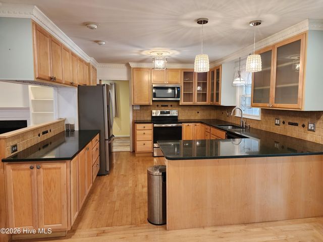 107 S Lakeshore Drive, Whispering Pines, NC 28327