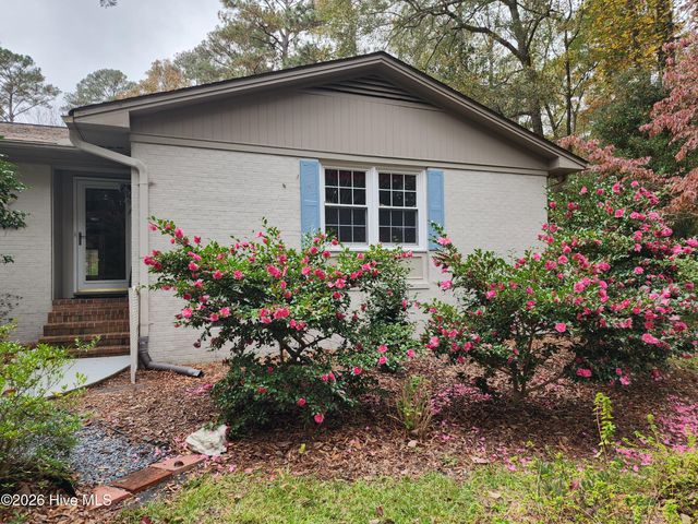 107 S Lakeshore Drive, Whispering Pines, NC 28327