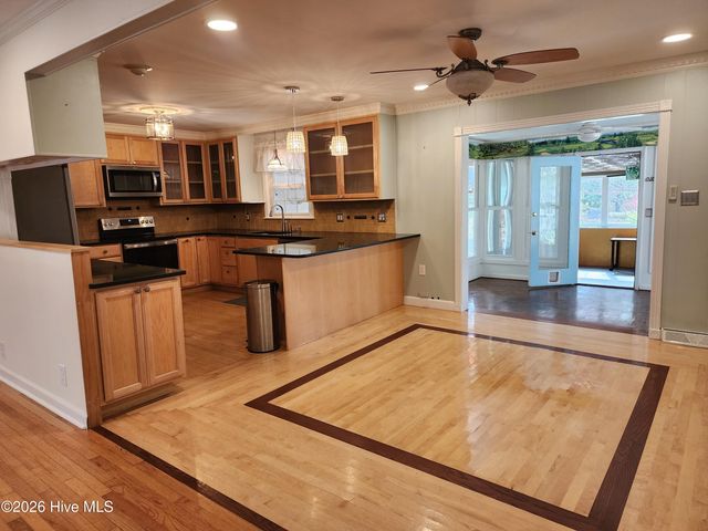 107 S Lakeshore Drive, Whispering Pines, NC 28327