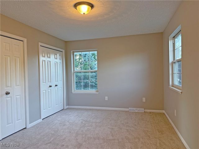 1050 Oak Street, Medina, OH 44256