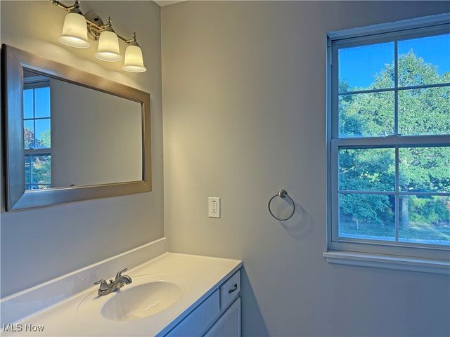 1050 Oak Street, Medina, OH 44256