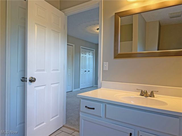 1050 Oak Street, Medina, OH 44256