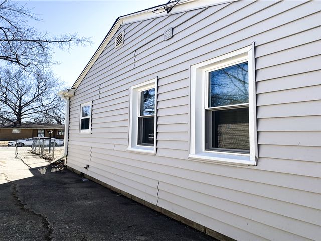 2219 Barton Boulevard, Rockford, IL 61103