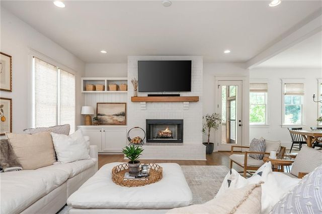 1264 Hayes Drive SE, Smyrna, GA 30080