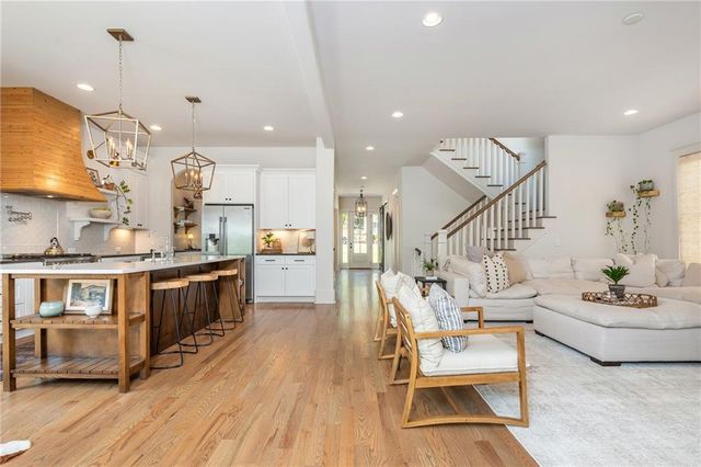 1264 Hayes Drive SE, Smyrna, GA 30080