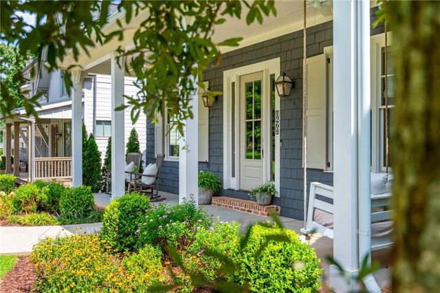 1264 Hayes Drive SE, Smyrna, GA 30080