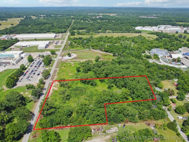 W 20th Street, Okmulgee, OK 74447