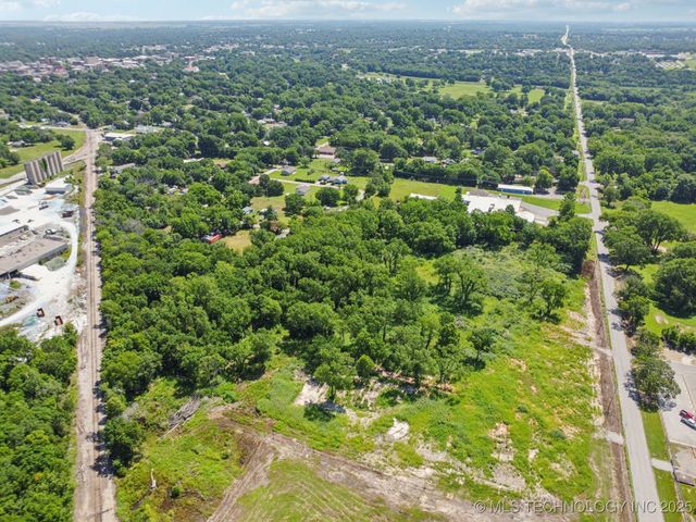 W 20th Street, Okmulgee, OK 74447
