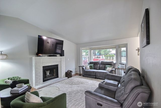 14512 2nd Avenue E, Tacoma, WA 98445