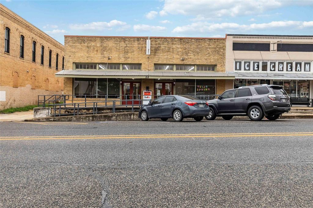 22 N Main ST, Elgin, TX 78621