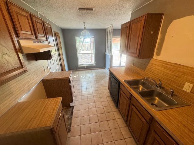 7204 Ridge Road, Fort Worth, TX 76133
