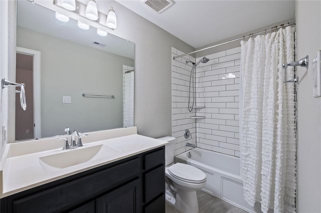 2328 Majestic Fairway Lane, League City, TX 77573