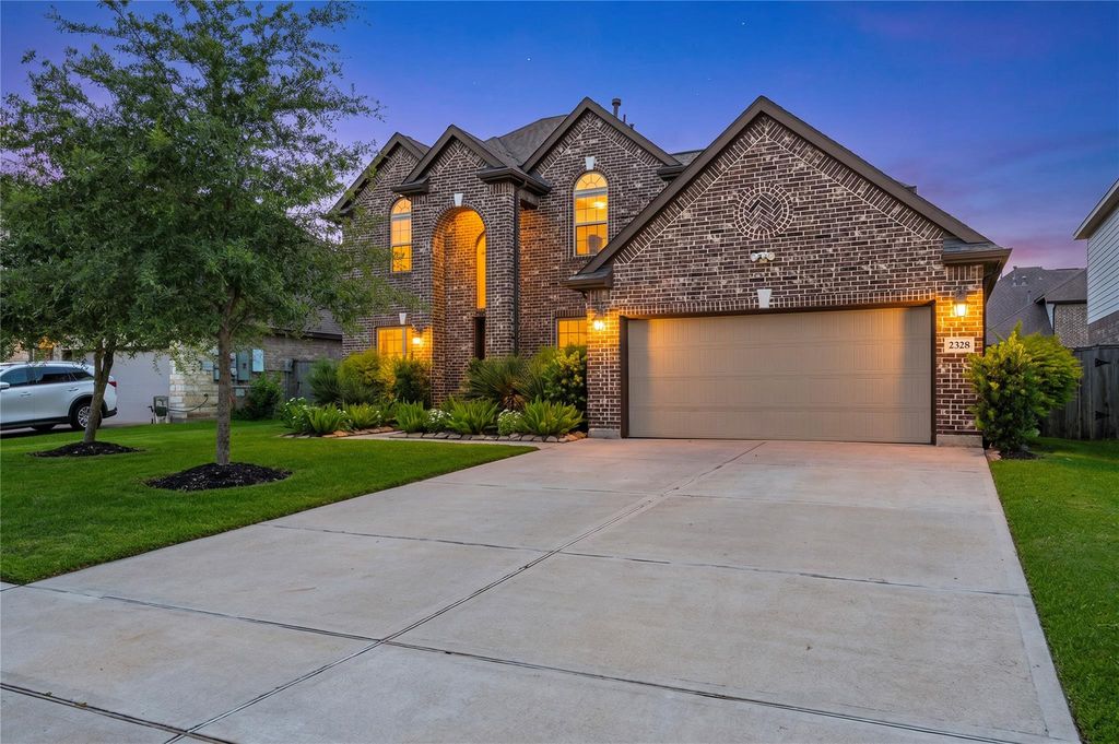 2328 Majestic Fairway Lane, League City, TX 77573