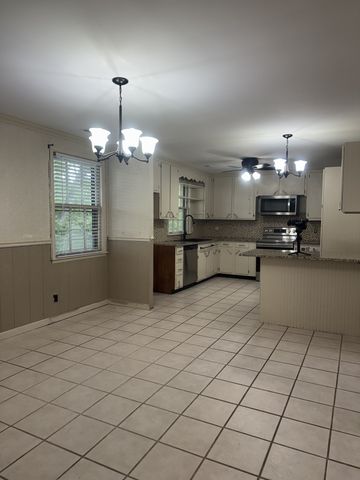 215 Heights Ave, Tullahoma, TN 37388