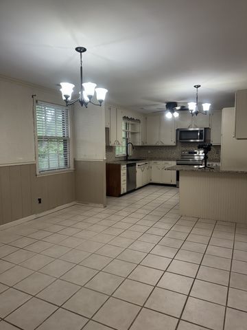 215 Heights Ave, Tullahoma, TN 37388