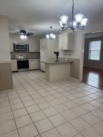 215 Heights Ave, Tullahoma, TN 37388