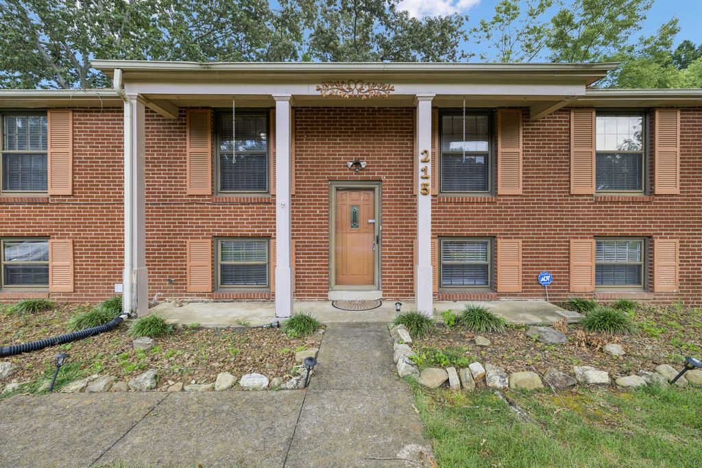 215 Heights Ave, Tullahoma, TN 37388