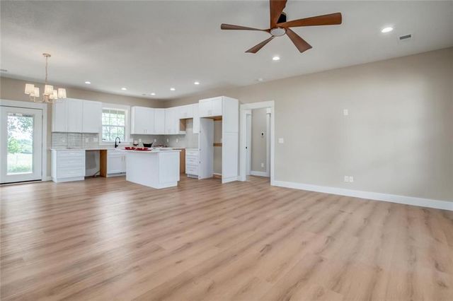 3559 Delaware Road, Pomona, KS 66076