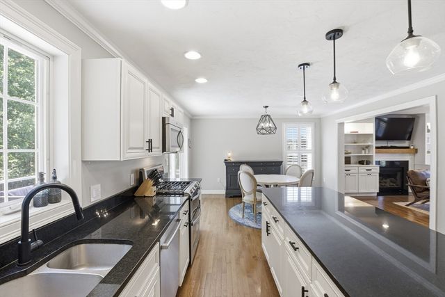 37 Hemlock Dr, Ayer, MA 01432