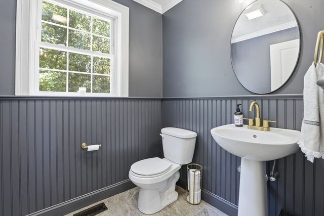 37 Hemlock Dr, Ayer, MA 01432