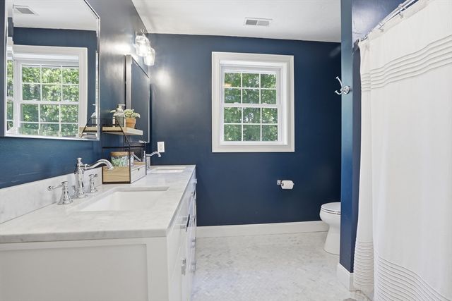 37 Hemlock Dr, Ayer, MA 01432