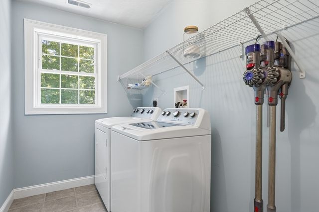 37 Hemlock Dr, Ayer, MA 01432