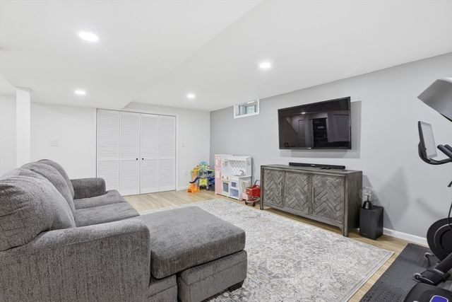 37 Hemlock Dr, Ayer, MA 01432