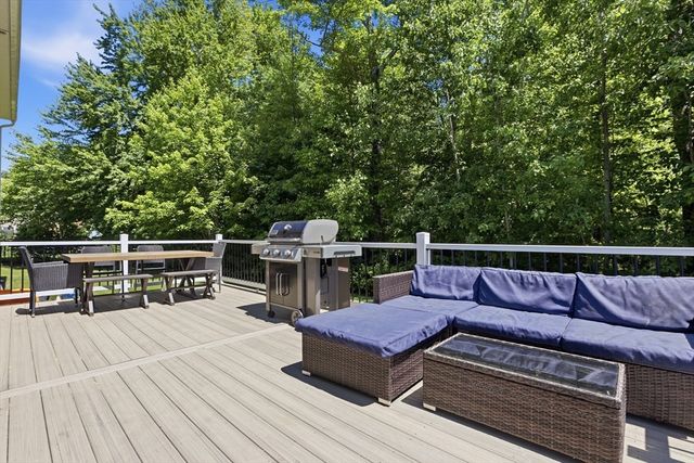 37 Hemlock Dr, Ayer, MA 01432