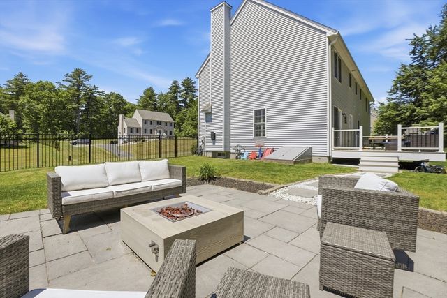 37 Hemlock Dr, Ayer, MA 01432