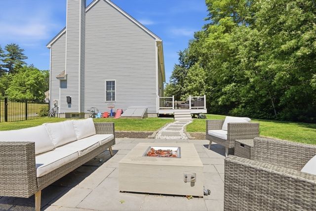 37 Hemlock Dr, Ayer, MA 01432