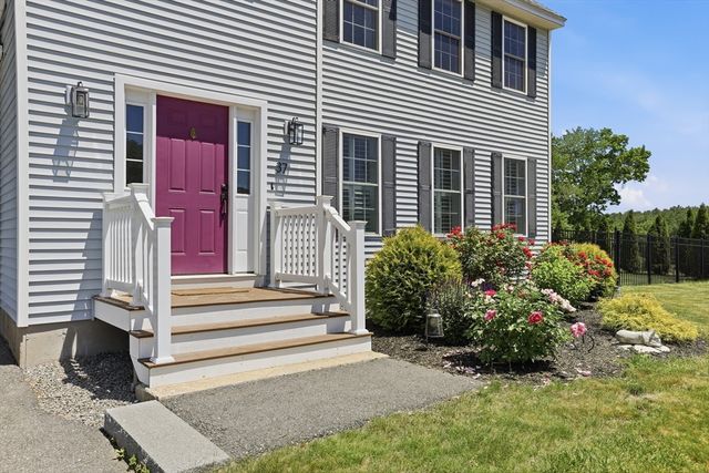 37 Hemlock Dr, Ayer, MA 01432