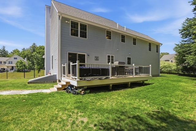 37 Hemlock Dr, Ayer, MA 01432