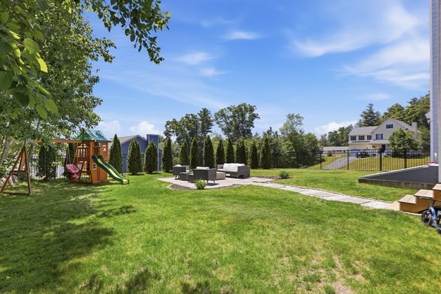 37 Hemlock Dr, Ayer, MA 01432