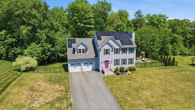 37 Hemlock Dr, Ayer, MA 01432