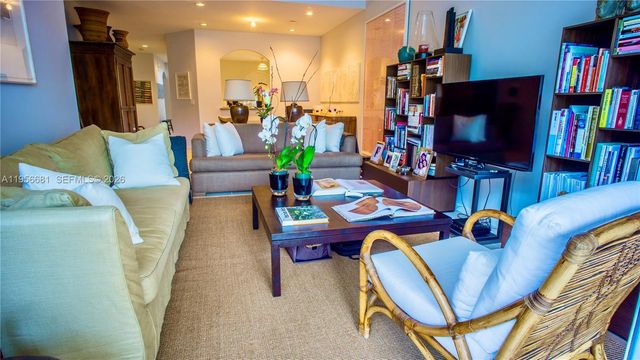 712 W Palm Aire Dr, Pompano Beach, FL 33069