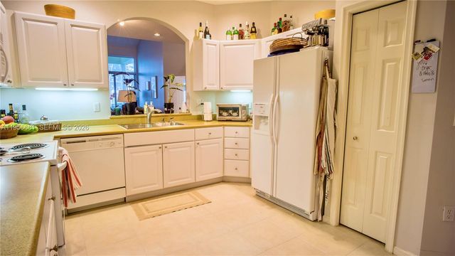 712 W Palm Aire Dr, Pompano Beach, FL 33069